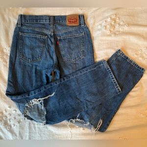 LEVI’S Low Pro Straight Distressed Jeans